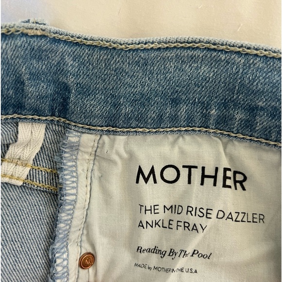 Mother Jeans. Mid Rise Dazzler Ankle Fray in Reading By The Pool. Size 32 - Picture 7 of 10